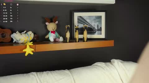 Snapshot of aislyfarran chatting on 03.12.25 Aliza online show from 03.12.25