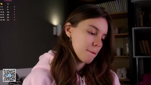 Snapshot of aislyfarran chatting on 09.24.25 Aliza online show from 09.24.25