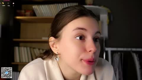 Snapshot of aislyfarran chatting on 10.16.25 Aliza online show from 10.16.25