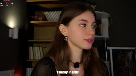 Snapshot of aislyfarran chatting on 10.17.25 Aliza online show from 10.17.25