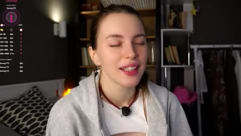 Snapshot of aislyfarran chatting on 10.17.25 Aliza online show from 10.17.25