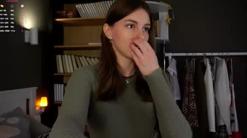 Snapshot of aislyfarran chatting on 10.19.25 Aliza online show from 10.19.25