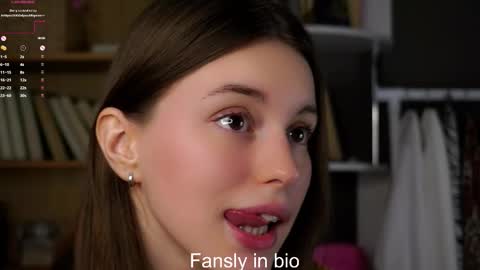 Snapshot of aislyfarran chatting on 10.21.25 Aliza online show from 10.21.25