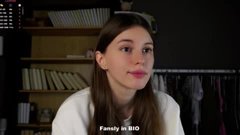 Snapshot of aislyfarran chatting on 10.22.25 Aliza online show from 10.22.25