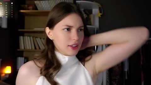 Snapshot of aislyfarran chatting on 10.24.25 Aliza online show from 10.24.25