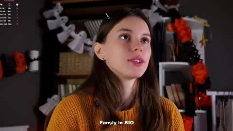 Snapshot of aislyfarran chatting on 10.28.25 Aliza online show from 10.28.25