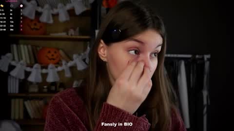 Snapshot of aislyfarran chatting on 10.29.25 Aliza online show from 10.29.25