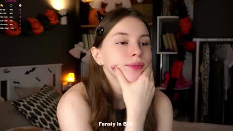 Snapshot of aislyfarran chatting on 10.31.25 Aliza online show from 10.31.25