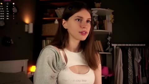 Snapshot of aislyfarran chatting on 11.09.25 Aliza online show from 11.09.25