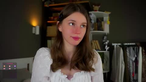 Snapshot of aislyfarran chatting on 11.24.25 Aliza online show from 11.24.25