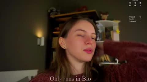 Snapshot of aislyfarran chatting on 11.25.25 Aliza online show from 11.25.25