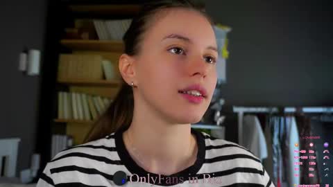 Snapshot of aislyfarran chatting on 11.26.25 Aliza online show from 11.26.25