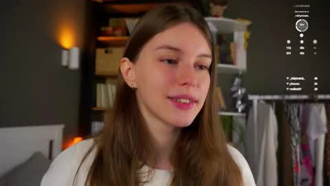 Snapshot of aislyfarran chatting on 11.29.25 Aliza online show from 11.29.25