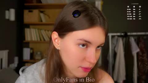 Snapshot of aislyfarran chatting on 12.03.25 Aliza online show from 12.03.25