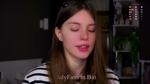 Snapshot of aislyfarran chatting on 12.14.25 Aliza online show from 12.14.25