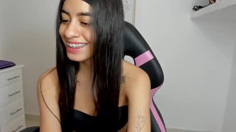 Snapshot of aitana05 chatting on 03.06.25 VALENTINA independent online show from 03.06.25