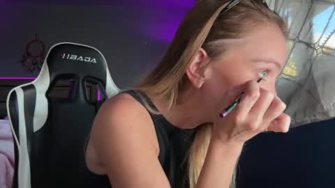 AJ online show from 03.04.26