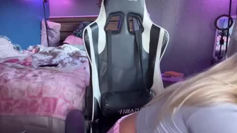 AJ online show from 04.03.26