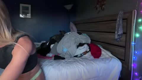 Snapshot of ajmiller25 chatting on 04.24.26 AJ online show from 04.24.26