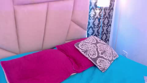 A K A N E  U W U online show from 01.07.25