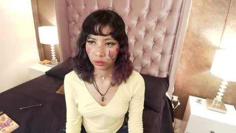 A K A N E  U W U online show from 02.25.25