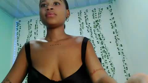 Snapshot of akemy_saunderz chatting on 06.11.26 akemy_saunderz online show from 06.11.26