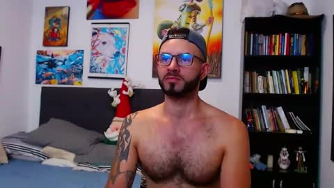 Snapshot of akiles_r chatting on 12.04.24 akiles online show from 12.04.24