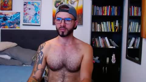 Snapshot of akiles_r chatting on 12.10.24 akiles online show from 12.10.24