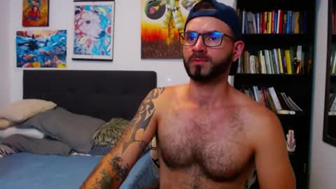 Snapshot of akiles_r chatting on 12.12.24 akiles online show from 12.12.24