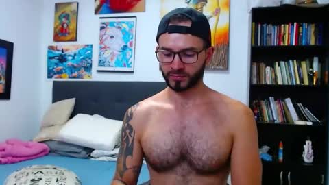 Snapshot of akiles_r chatting on 12.19.24 akiles online show from 12.19.24