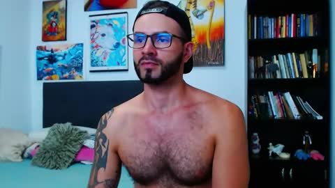 Snapshot of akiles_r chatting on 01.07.25 akiles online show from 01.07.25