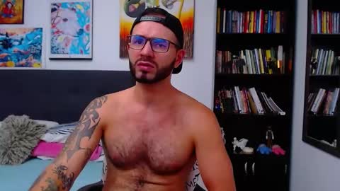 Snapshot of akiles_r chatting on 01.07.25 akiles online show from 01.07.25