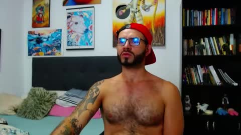 Snapshot of akiles_r chatting on 01.15.25 akiles online show from 01.15.25