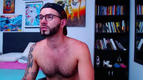 Snapshot of akiles_r chatting on 01.15.25 akiles online show from 01.15.25