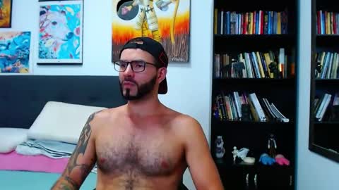 Snapshot of akiles_r chatting on 01.16.25 akiles online show from 01.16.25