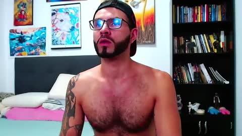 Snapshot of akiles_r chatting on 01.21.25 akiles online show from 01.21.25