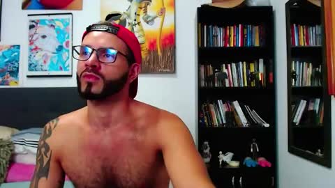 Snapshot of akiles_r chatting on 01.24.25 akiles online show from 01.24.25