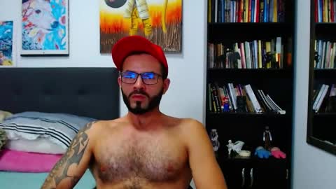 Snapshot of akiles_r chatting on 01.31.25 akiles online show from 01.31.25