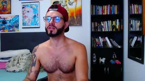 Snapshot of akiles_r chatting on 02.03.25 akiles online show from 02.03.25