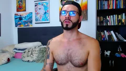 Snapshot of akiles_r chatting on 02.06.25 akiles online show from 02.06.25