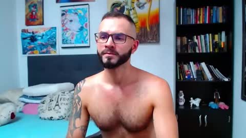 Snapshot of akiles_r chatting on 02.06.25 akiles online show from 02.06.25