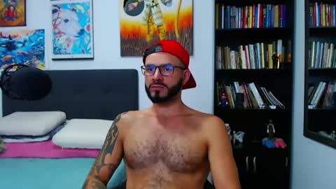 Snapshot of akiles_r chatting on 02.13.25 akiles online show from 02.13.25