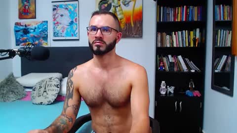 Snapshot of akiles_r chatting on 02.13.25 akiles online show from 02.13.25