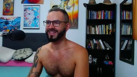 Snapshot of akiles_r chatting on 02.14.25 akiles online show from 02.14.25