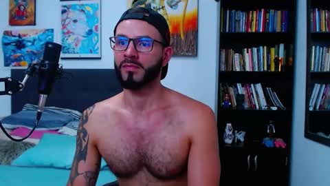 Snapshot of akiles_r chatting on 02.20.25 akiles online show from 02.20.25