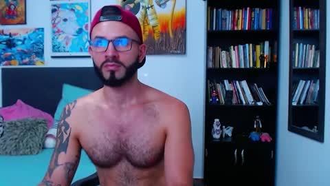 Snapshot of akiles_r chatting on 02.26.25 akiles online show from 02.26.25