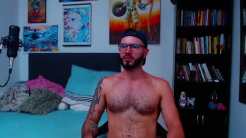 Snapshot of akiles_r chatting on 02.27.25 akiles online show from 02.27.25