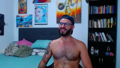 Snapshot of akiles_r chatting on 02.28.25 akiles online show from 02.28.25