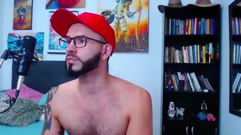 Snapshot of akiles_r chatting on 02.28.25 akiles online show from 02.28.25