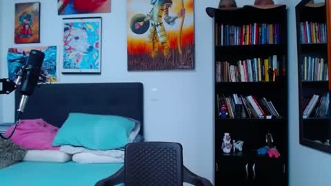 Snapshot of akiles_r chatting on 03.04.25 akiles online show from 03.04.25